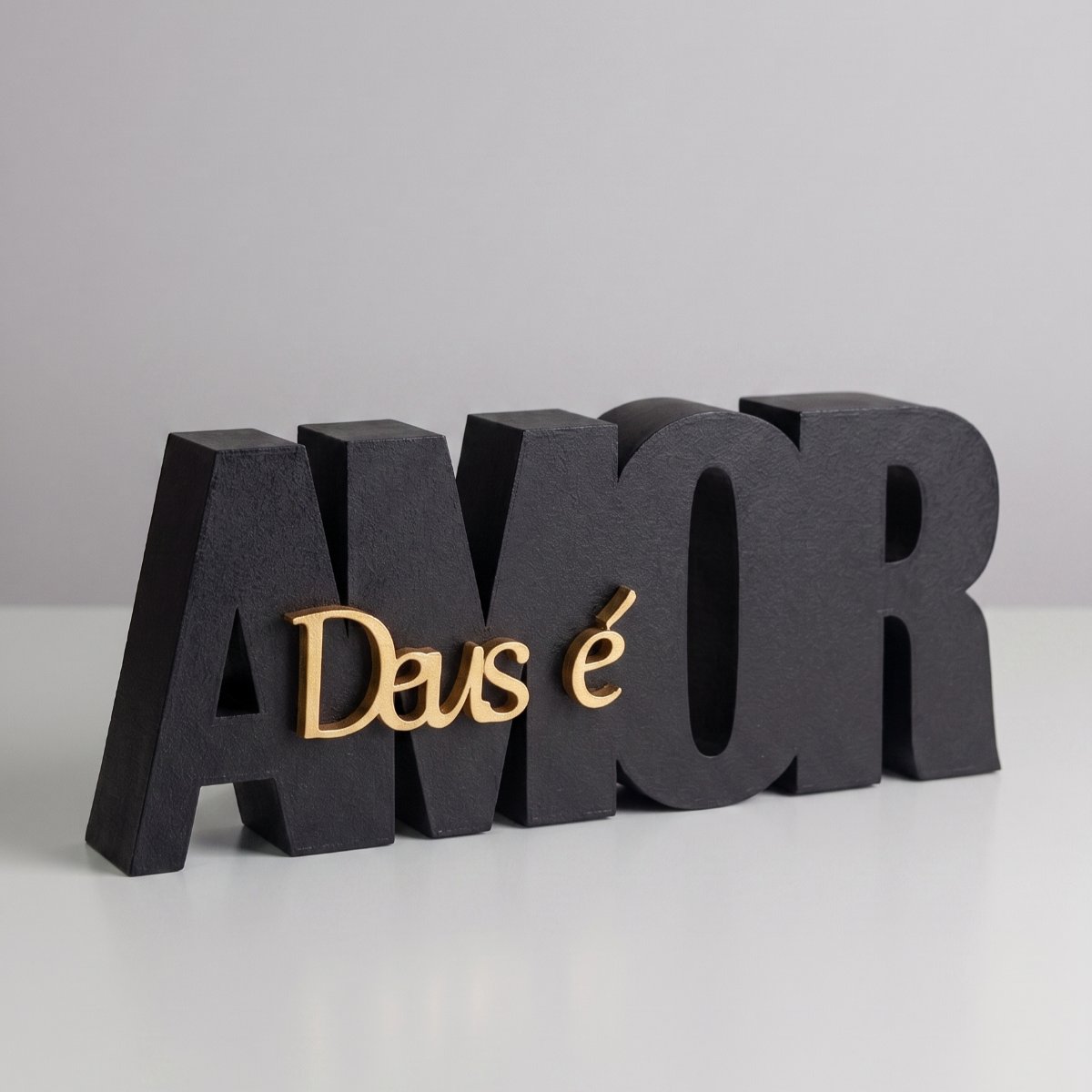 Letreiro Deus é Amor — foto 3